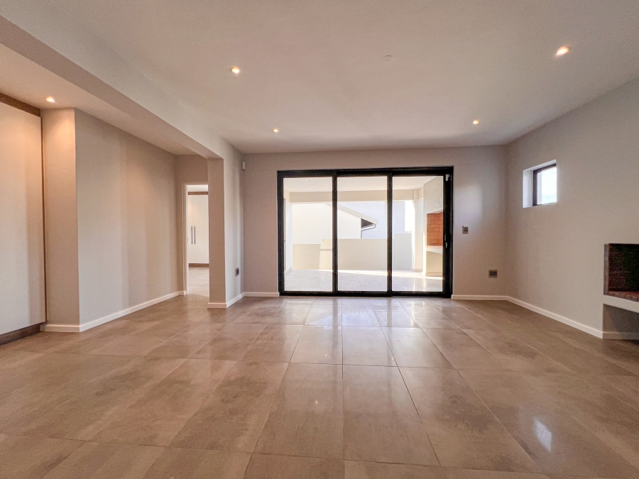 3 Bedroom Property for Sale in Country Club Western Cape